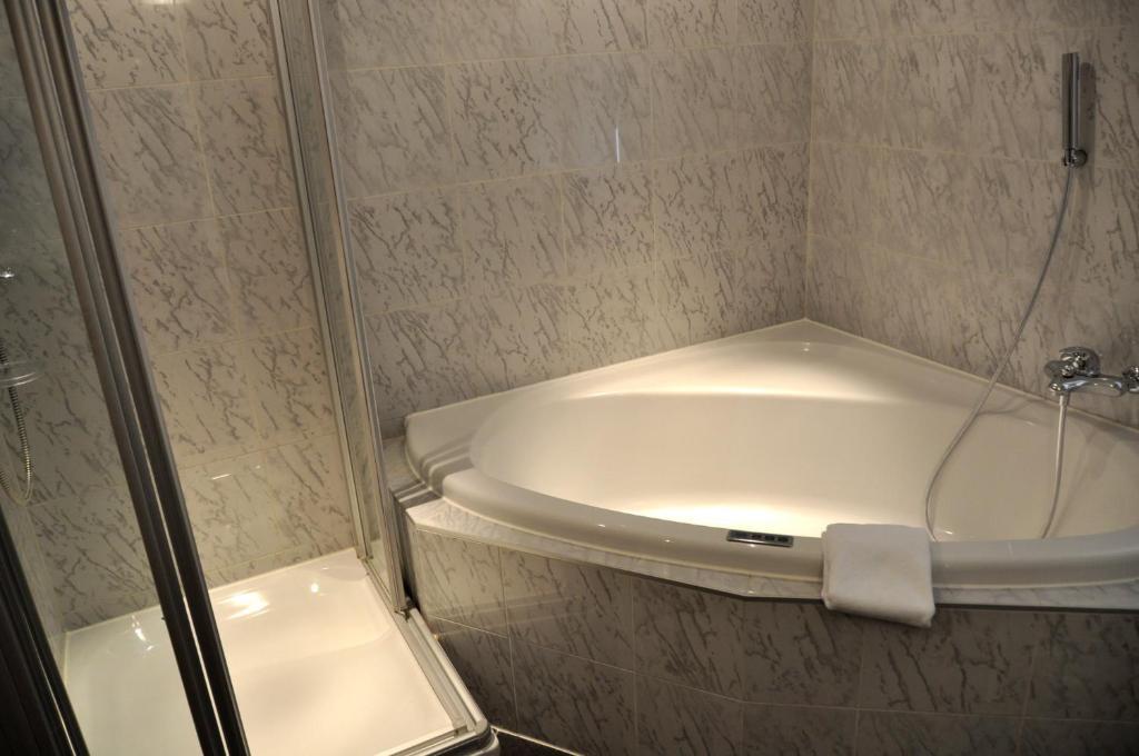 Hotel De La Paix 샘페리 객실 사진