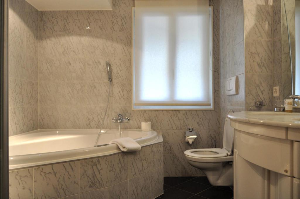 Hotel De La Paix 샘페리 객실 사진